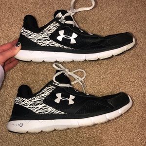 Women’s Under Armour tennis shoes